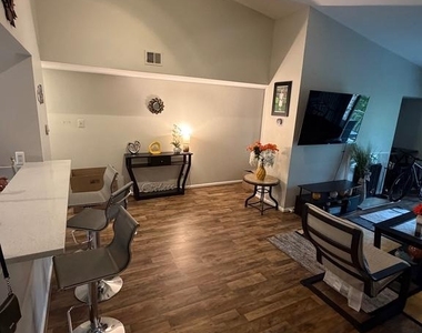 20313 Beaconfield Terrace - Photo Thumbnail 2