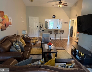 20313 Beaconfield Terrace - Photo Thumbnail 3