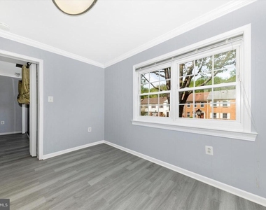 884 College Parkway - Photo Thumbnail 15