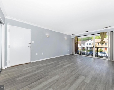 884 College Parkway - Photo Thumbnail 6