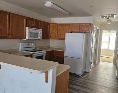 101b W Sunset Avenue - Photo Thumbnail 5