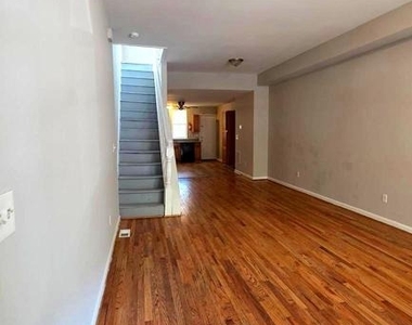 539 N Luzerne Avenue - Photo Thumbnail 1