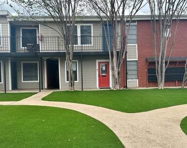 5426 Menchaca Rd - Photo Thumbnail 4