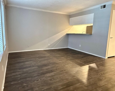 5426 Menchaca Rd - Photo Thumbnail 6