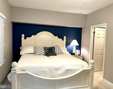 2700 Summerview Way - Photo Thumbnail 14