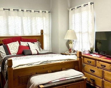 2700 Summerview Way - Photo Thumbnail 12