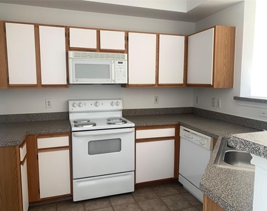 2320 Gracy Farms Ln - Photo Thumbnail 4