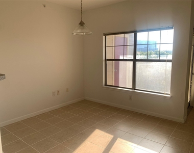 2320 Gracy Farms Ln - Photo Thumbnail 6
