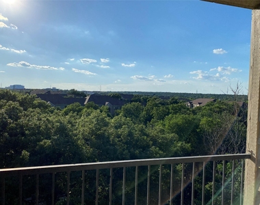 2320 Gracy Farms Ln - Photo Thumbnail 24