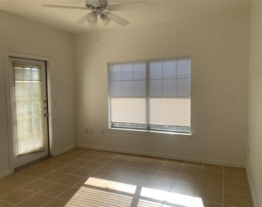 2320 Gracy Farms Ln - Photo Thumbnail 10