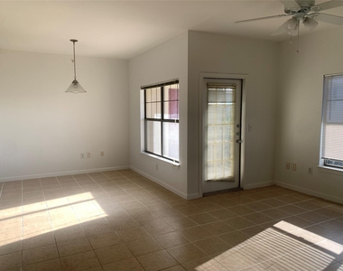 2320 Gracy Farms Ln - Photo Thumbnail 11
