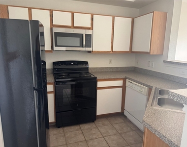 2320 Gracy Farms Ln - Photo Thumbnail 20
