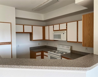 2320 Gracy Farms Ln - Photo Thumbnail 2