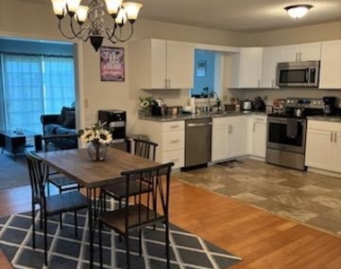 636 Hammond Drive - Photo Thumbnail 3