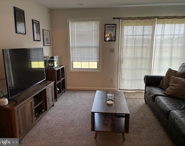 636 Hammond Drive - Photo Thumbnail 5