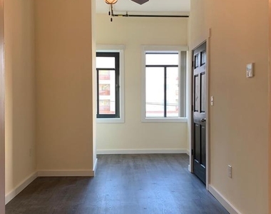 833 N Market Street - Photo Thumbnail 4