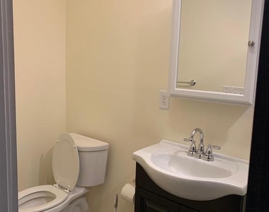 833 N Market Street - Photo Thumbnail 8