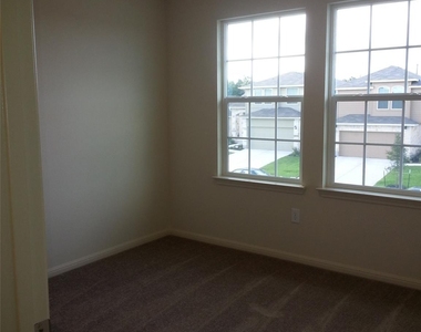 2504 Mcdonald Way - Photo Thumbnail 22