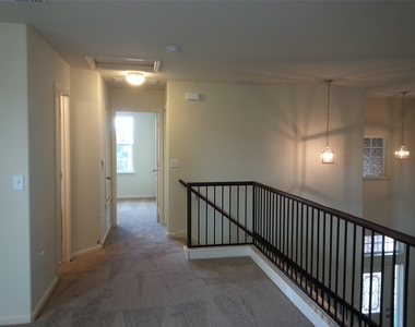 2504 Mcdonald Way - Photo Thumbnail 12