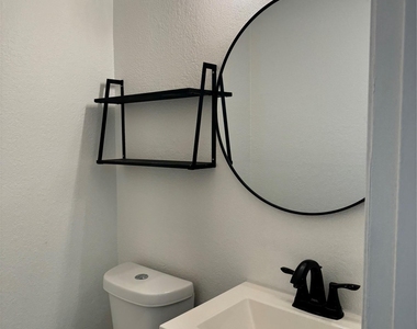 2124 Burton Dr - Photo Thumbnail 8