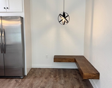 2124 Burton Dr - Photo Thumbnail 6