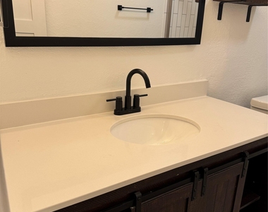 2124 Burton Dr - Photo Thumbnail 18