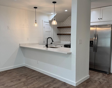 2124 Burton Dr - Photo Thumbnail 3