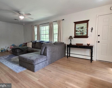 4 Carolee Drive - Photo Thumbnail 4