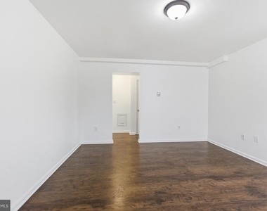 506 Eastern Avenue Ne - Photo Thumbnail 4