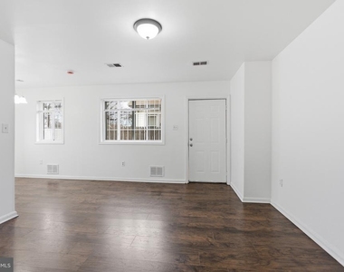 506 Eastern Avenue Ne - Photo Thumbnail 5