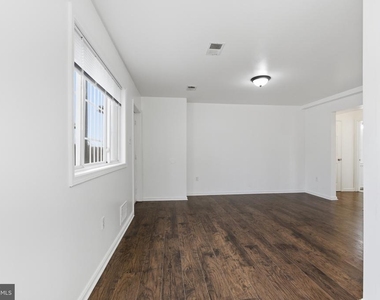 506 Eastern Avenue Ne - Photo Thumbnail 7