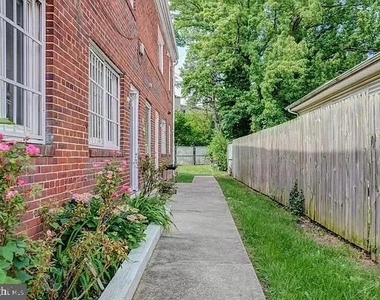 506 Eastern Avenue Ne - Photo Thumbnail 2