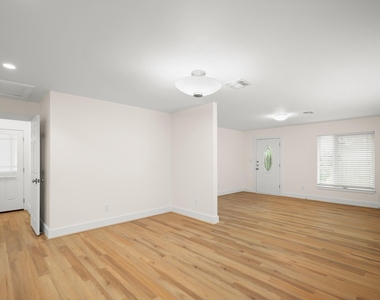 3808 Tonkawa Trl - Photo Thumbnail 6