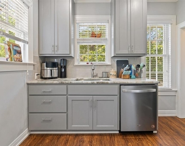 1804 Pearl St - Photo Thumbnail 2