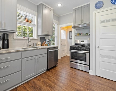 1804 Pearl St - Photo Thumbnail 1