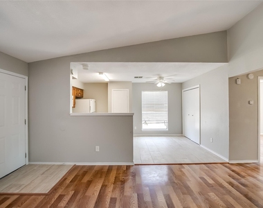 8419 Riverstone Dr - Photo Thumbnail 5