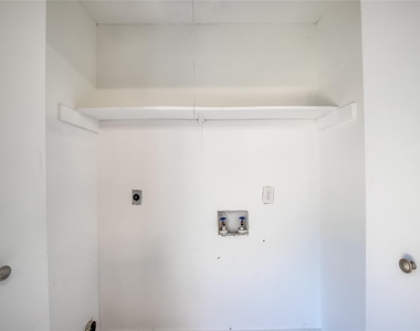 8419 Riverstone Dr - Photo Thumbnail 16