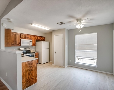 8419 Riverstone Dr - Photo Thumbnail 6