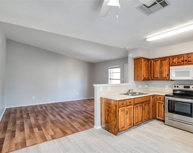 8419 Riverstone Dr - Photo Thumbnail 10