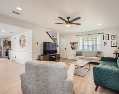 7701 Copano Dr - Photo Thumbnail 7