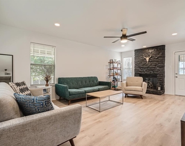 7701 Copano Dr - Photo Thumbnail 5