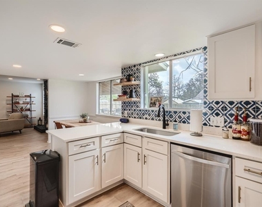 7701 Copano Dr - Photo Thumbnail 14