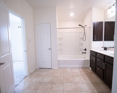 2105 Ebony Dove St - Photo Thumbnail 16