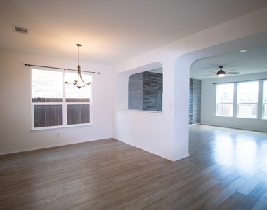 2105 Ebony Dove St - Photo Thumbnail 3