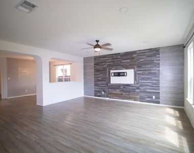 2105 Ebony Dove St - Photo Thumbnail 6