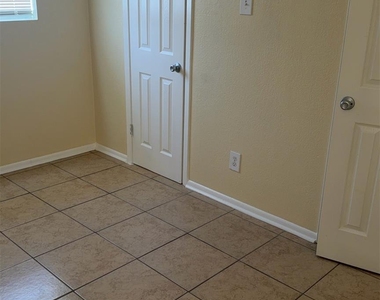 1206 Bundrant Dr - Photo Thumbnail 5