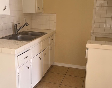 1206 Bundrant Dr - Photo Thumbnail 4