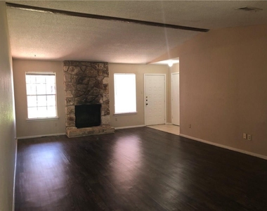 6211 Sunkist Ln - Photo Thumbnail 1