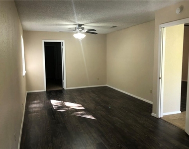 6211 Sunkist Ln - Photo Thumbnail 5