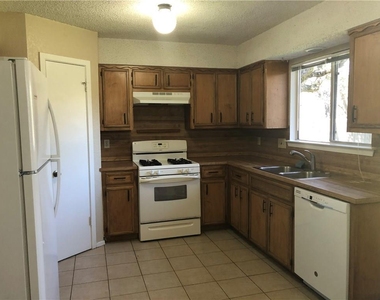 6211 Sunkist Ln - Photo Thumbnail 3